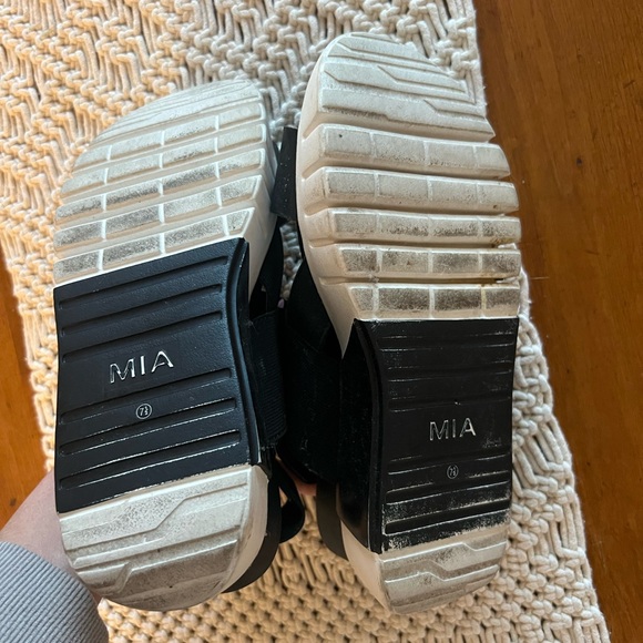 Mia Black Platform Strappy  sandals - Picture 6 of 7